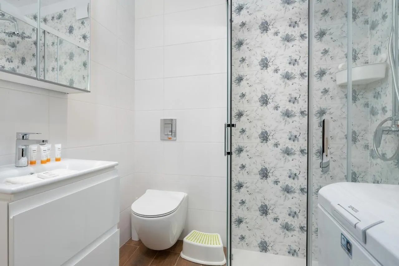 Traditionally Furnished Apartment With Balcony In Poznan By Noclegi Renters