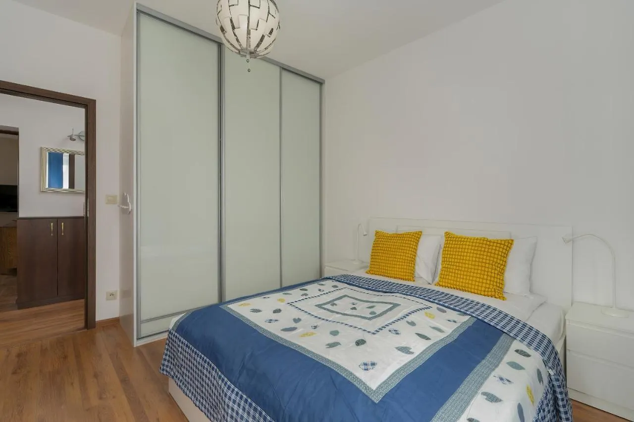 Traditionally Furnished Apartment With Balcony In Poznan By Noclegi Renters Polska