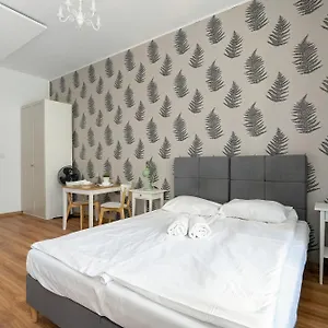 Cosy Very Berry In Close To The Park By Renters Apartament